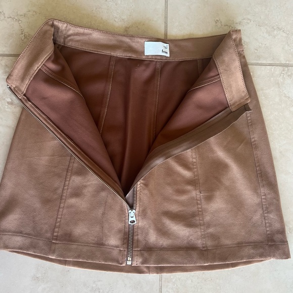 Aritzia Wilfred Free Tan Suede Skirt with Zip - Picture 3 of 4